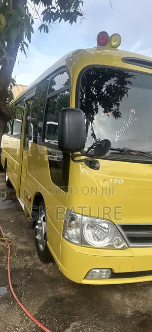 Hyundai County 2015 Yellow