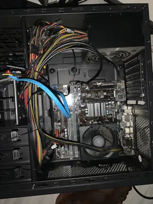 Desktop Computer Gigabyte 8GB AMD HDD+SSD 500GB