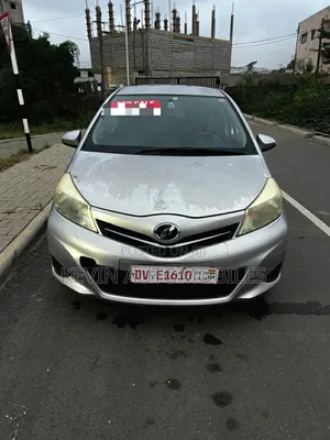 Toyota Vitz 1.0 FWD 3dr 2012 Silver