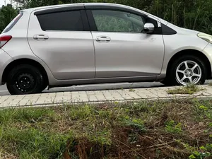 Toyota Vitz 1.0 FWD 3dr 2012 Silver