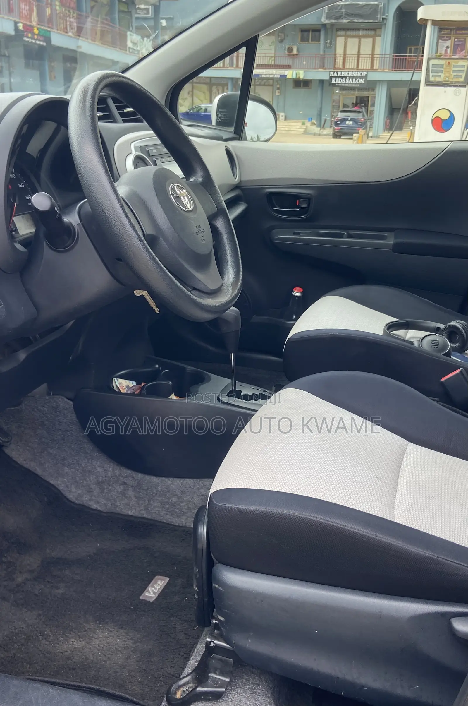 Toyota Vitz 1.5 FWD 5dr 2012 Silver