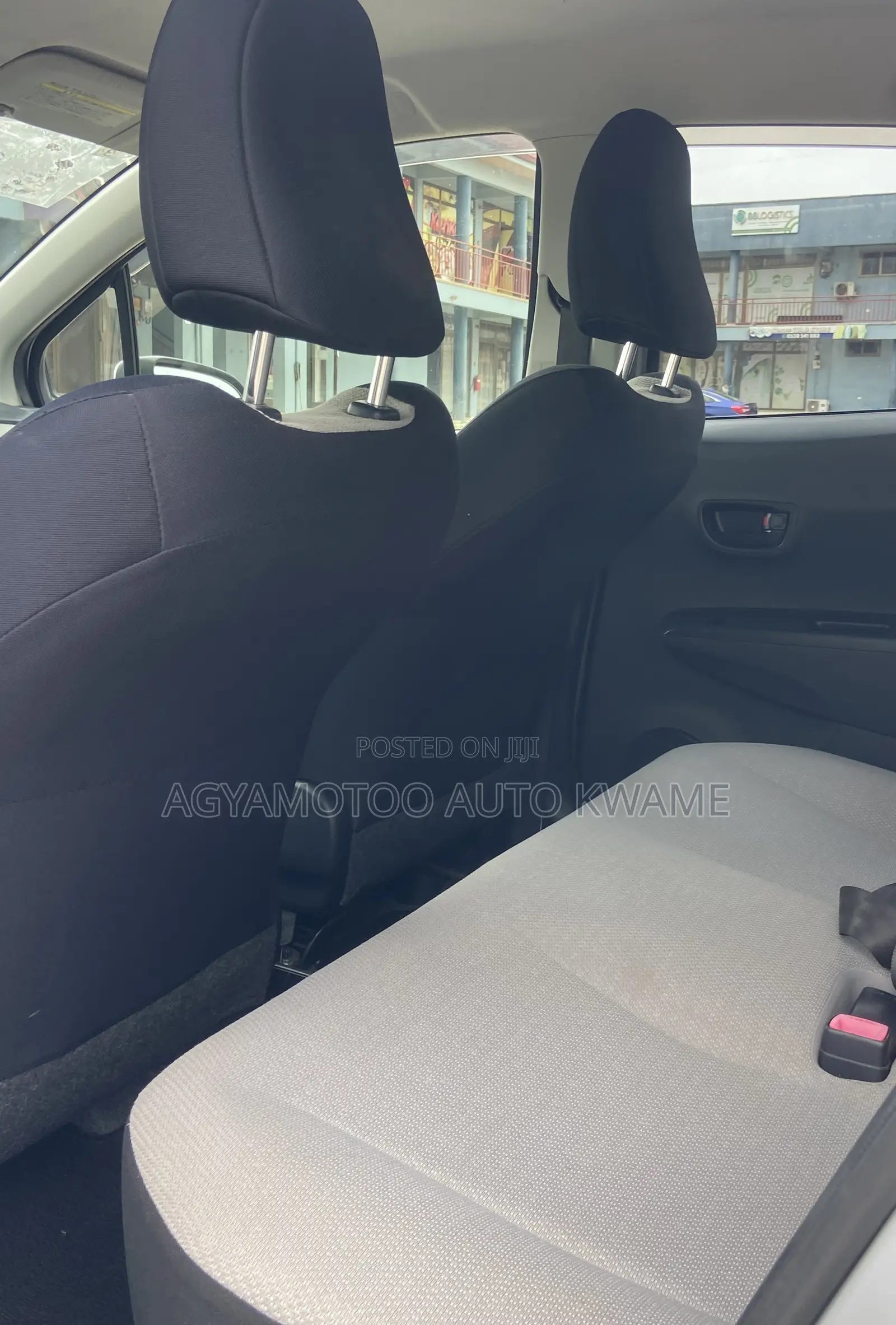 Toyota Vitz 1.5 FWD 5dr 2012 Silver