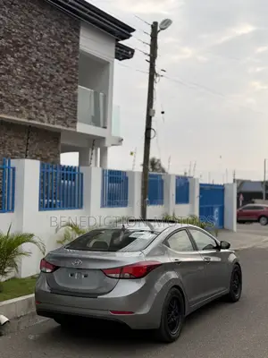 Hyundai Elantra SE Sedan FWD (1.8L 4cyl 6A) 2016 Brown