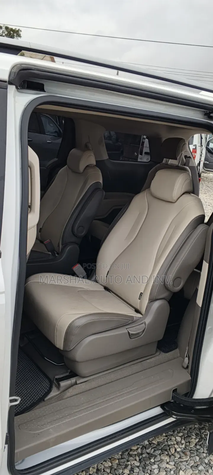 Kia Carnival 2021 White