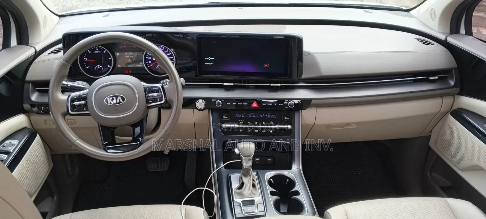Kia Carnival 2021 White