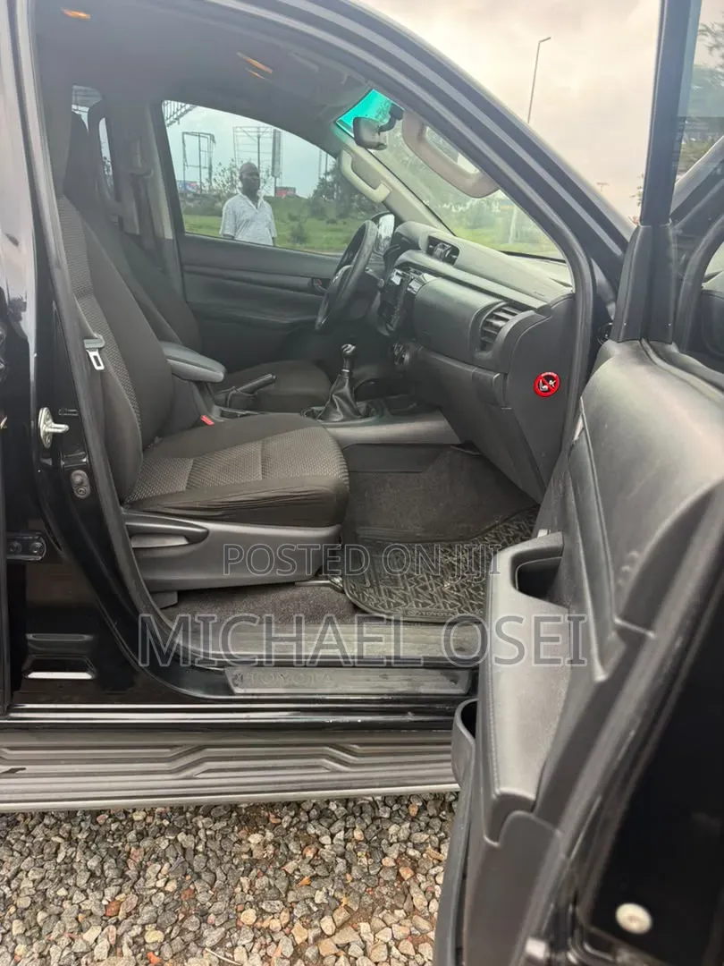 Toyota Hilux 2018 Black