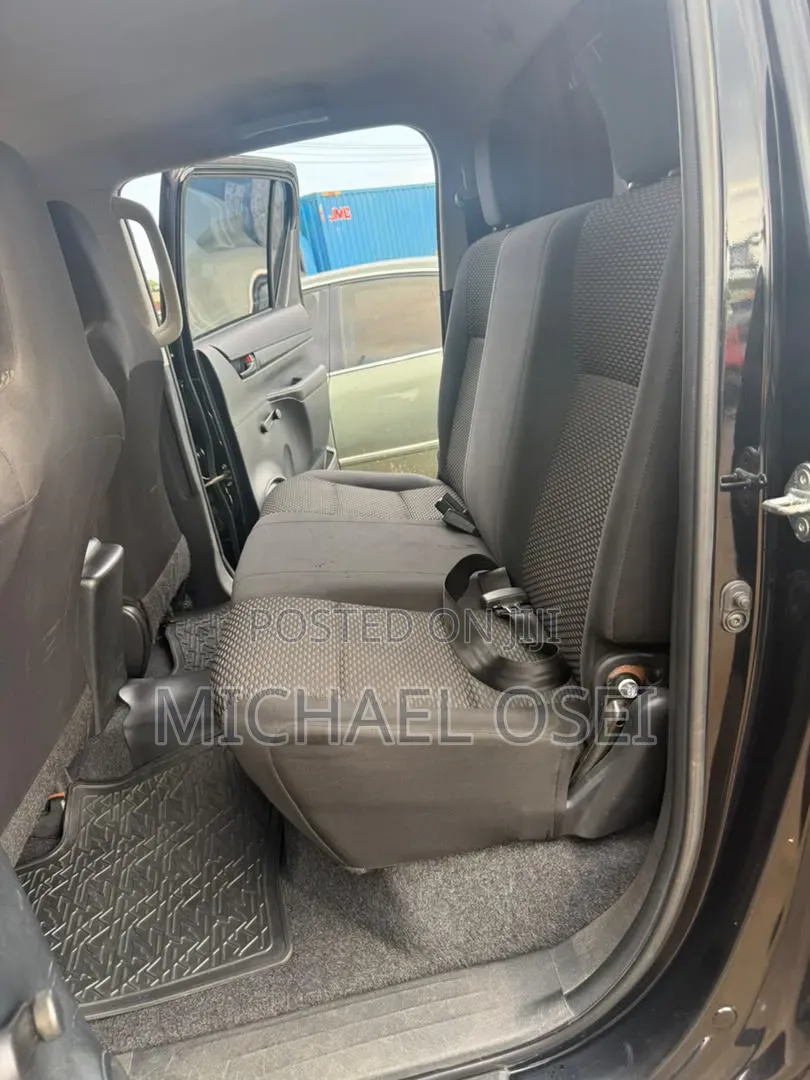 Toyota Hilux 2018 Black