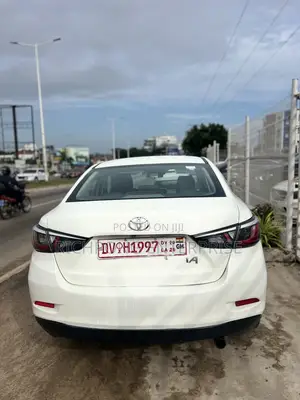 Toyota Yaris iA 1.5 FWD 2017 White