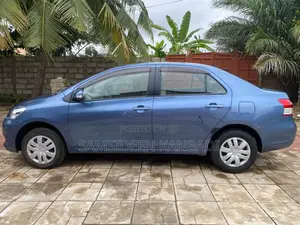 Toyota Belta 2010 Blue
