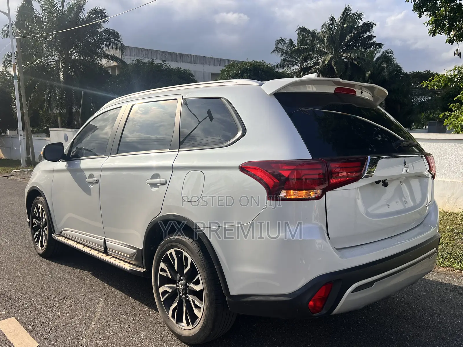Mitsubishi Outlander SE FWD 2020 White