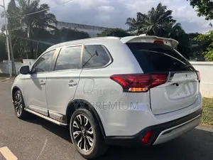 Mitsubishi Outlander SE FWD 2020 White