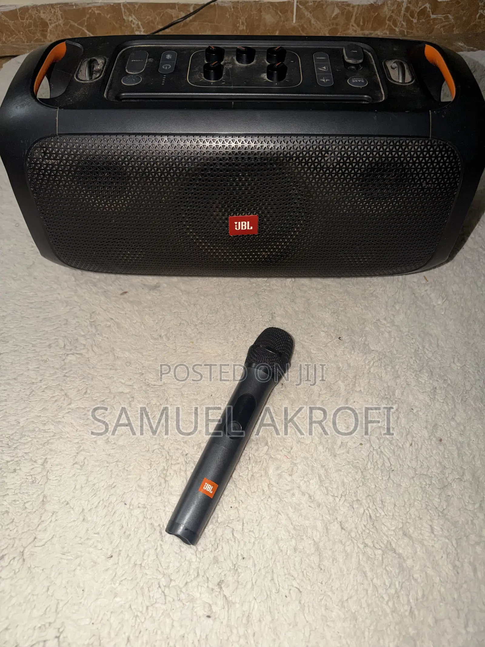 JBL PartyBox on-the-Go + Original Wireless Microphone (Plug Play)