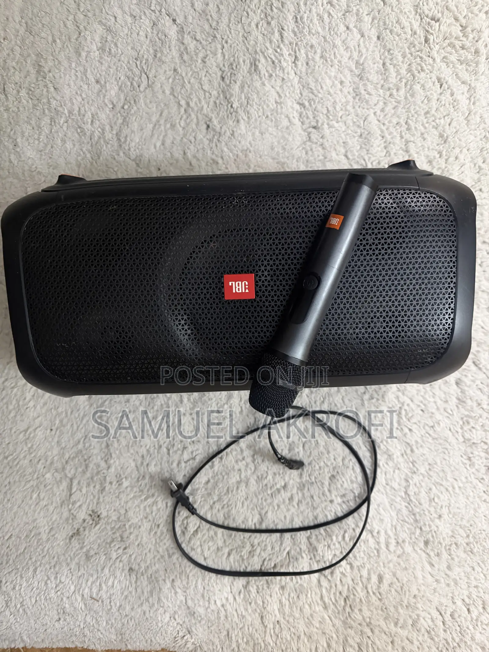 JBL PartyBox on-the-Go + Original Wireless Microphone (Plug Play)