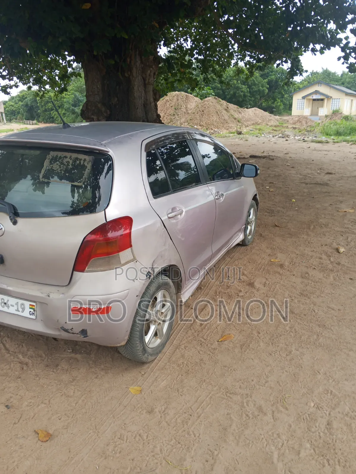 Toyota Vitz 2010 Silver