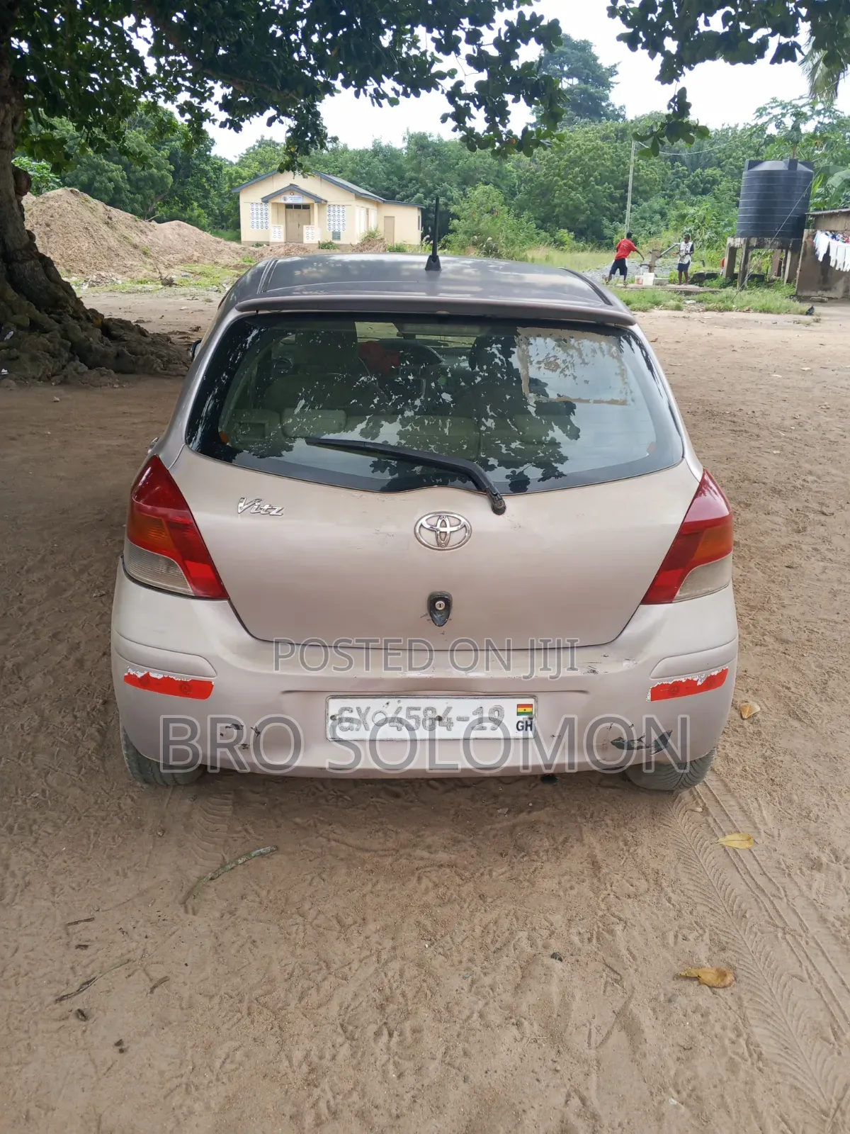 Toyota Vitz 2010 Silver