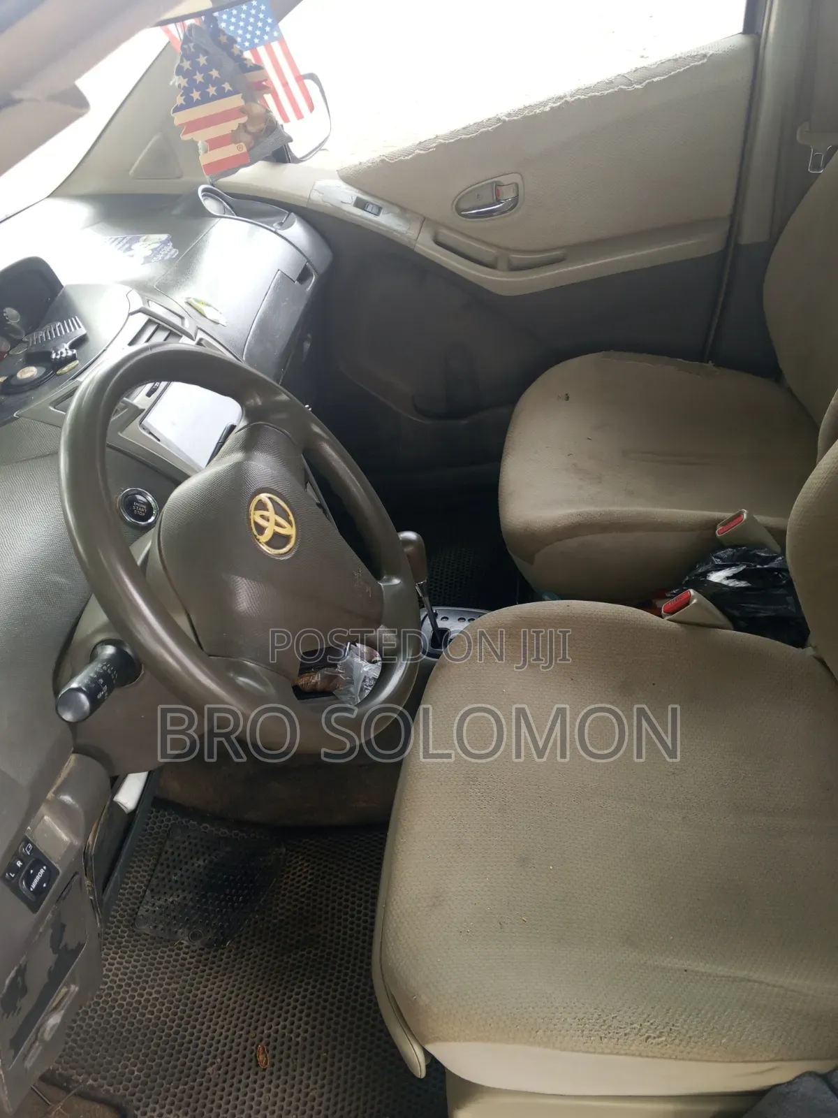 Toyota Vitz 2010 Silver