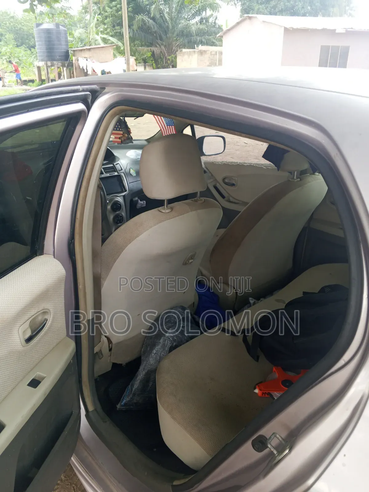 Toyota Vitz 2010 Silver