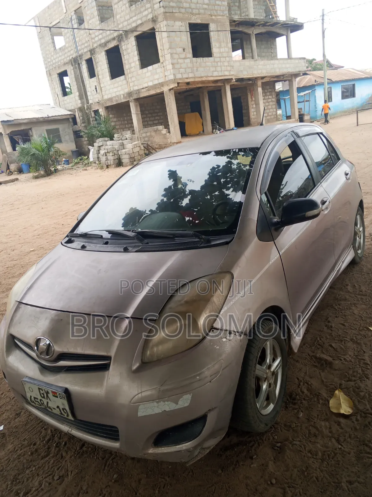 Toyota Vitz 2010 Silver