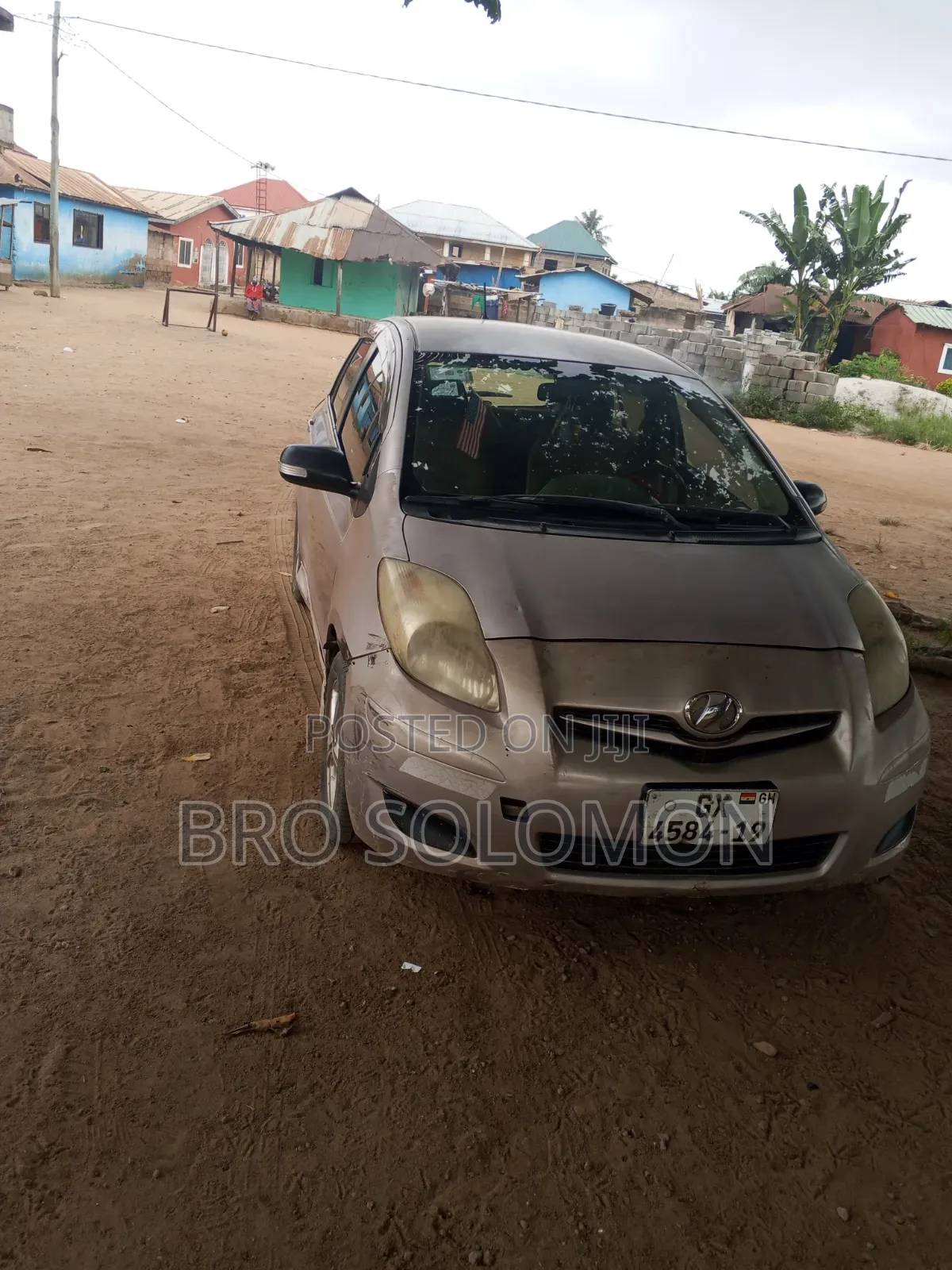 Toyota Vitz 2010 Silver
