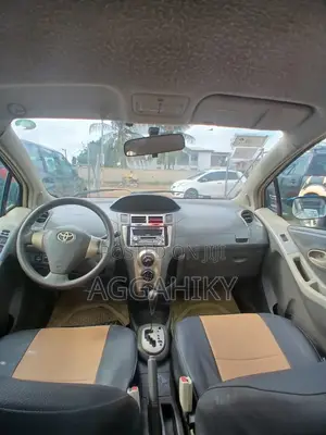 Toyota Vitz 1.3 AWD 5dr 2010 Gold