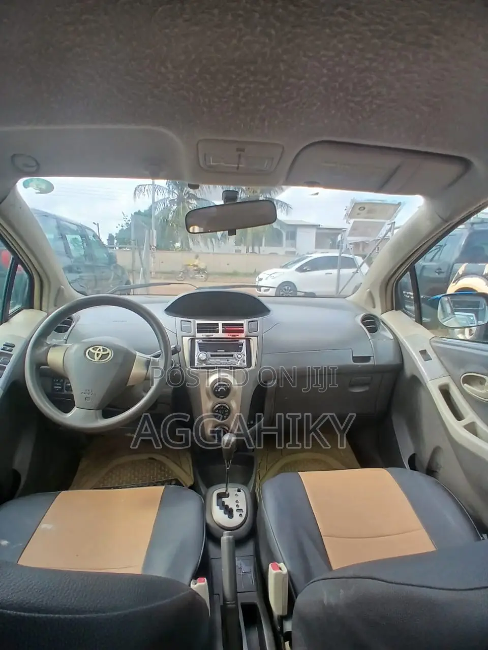 Toyota Vitz 1.3 AWD 5dr 2010 Gold