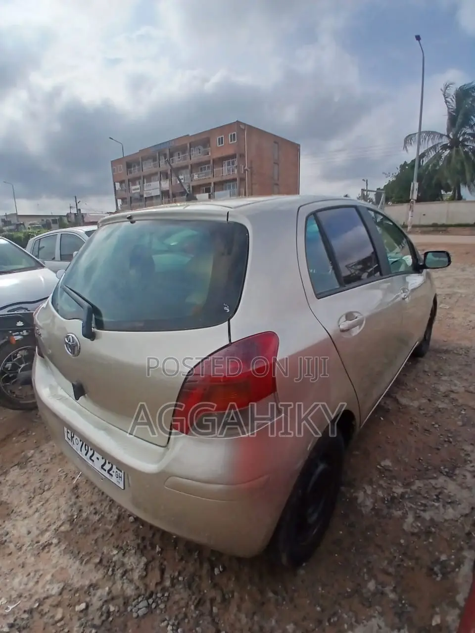 Toyota Vitz 1.3 AWD 5dr 2010 Gold