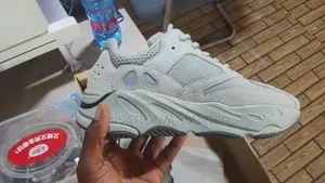 Adidas Yeezy Boost 700