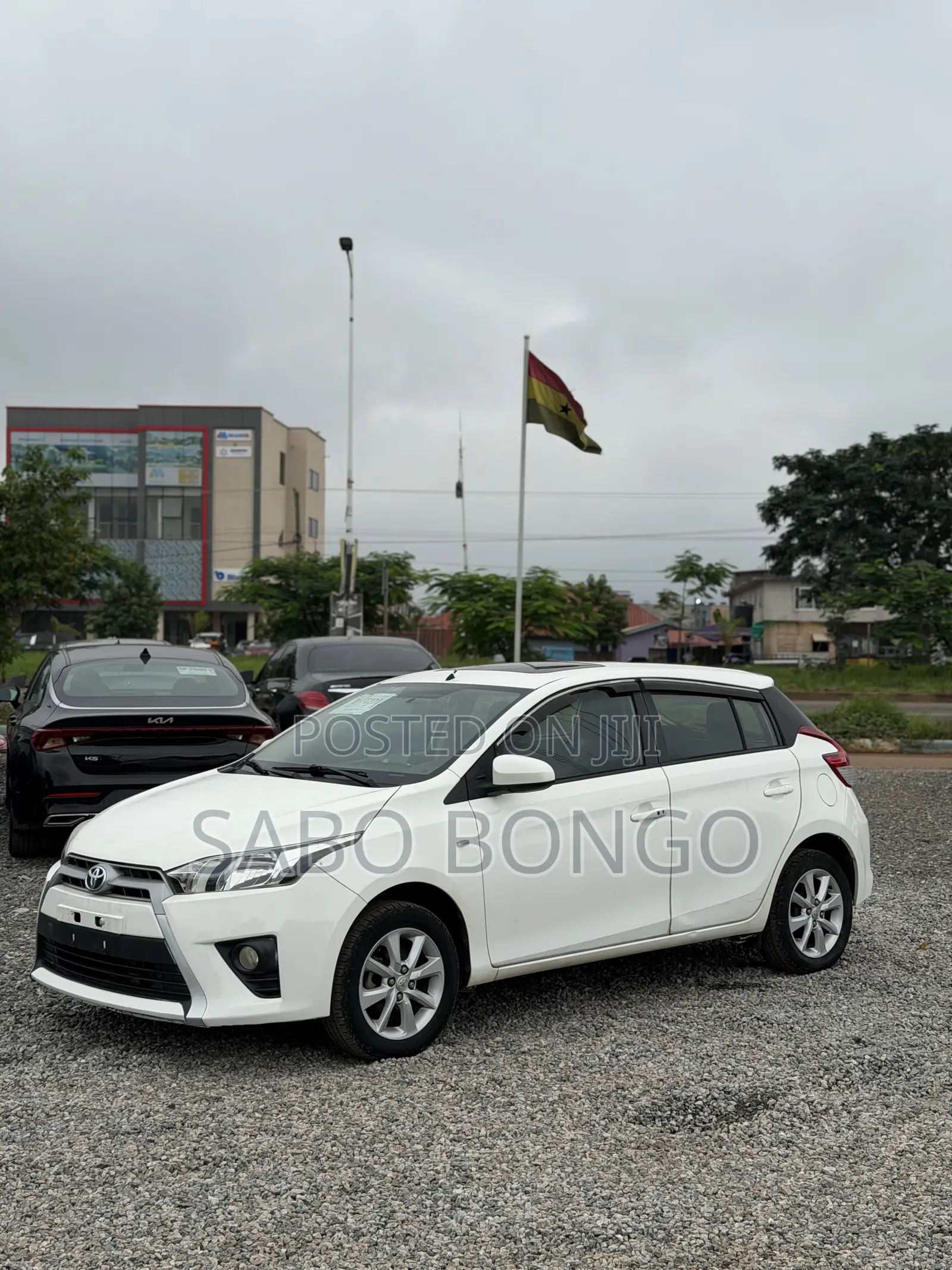 Toyota Yaris L Hatchback 5dr 2015 White