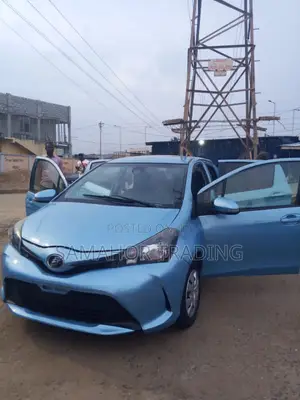 Toyota Vitz 1.5 FWD 5dr 2015 Blue