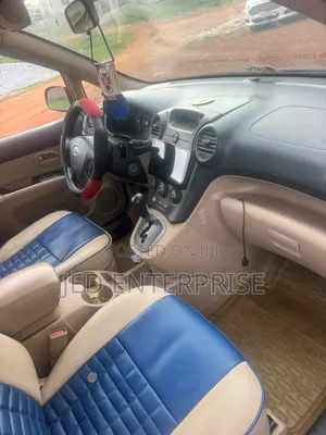 Kia Rondo 2010 Red