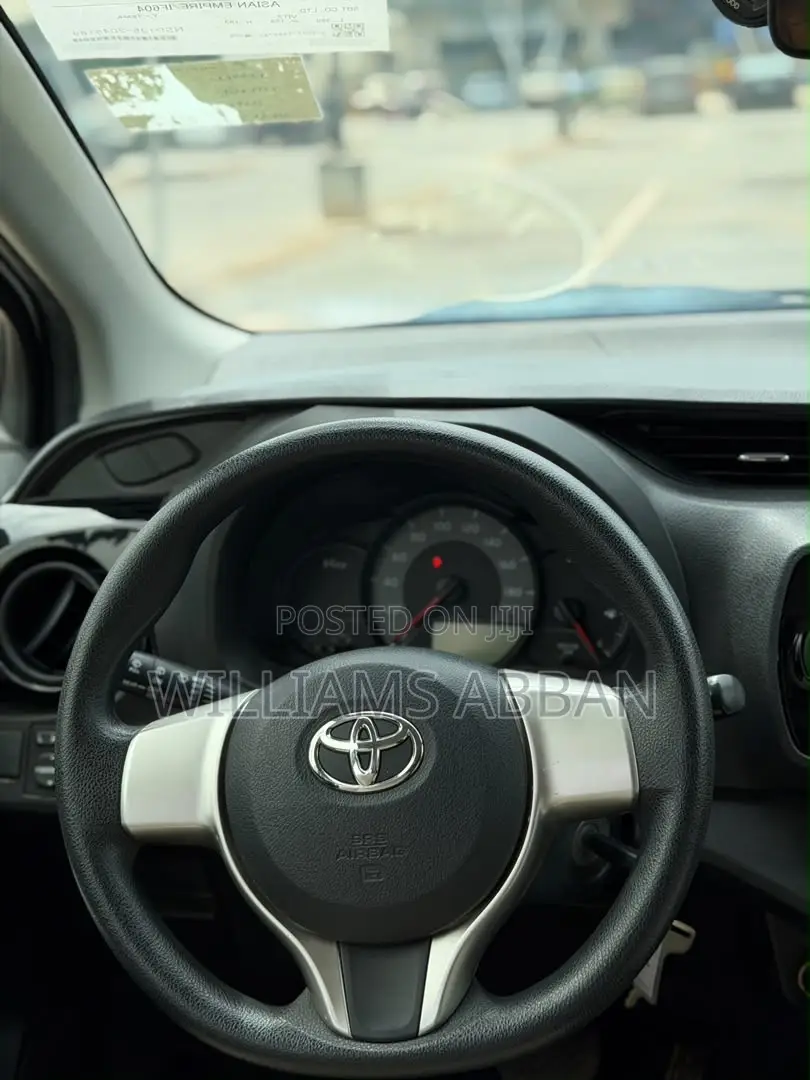 Toyota Vitz 1.5 FWD 5dr 2014 White