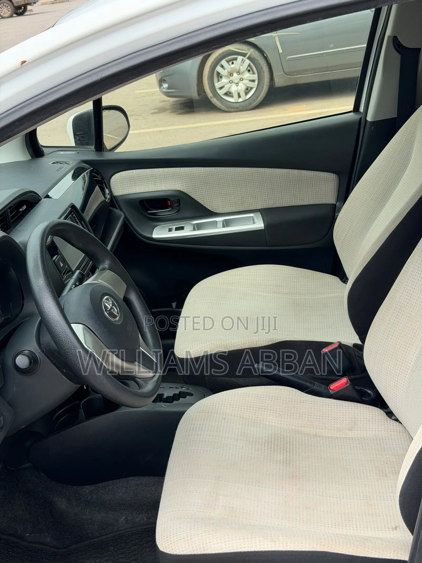 Toyota Vitz 1.5 FWD 5dr 2014 White