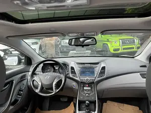 Hyundai Elantra SE Sedan FWD (1.8L 4cyl 6M) 2016 Gray