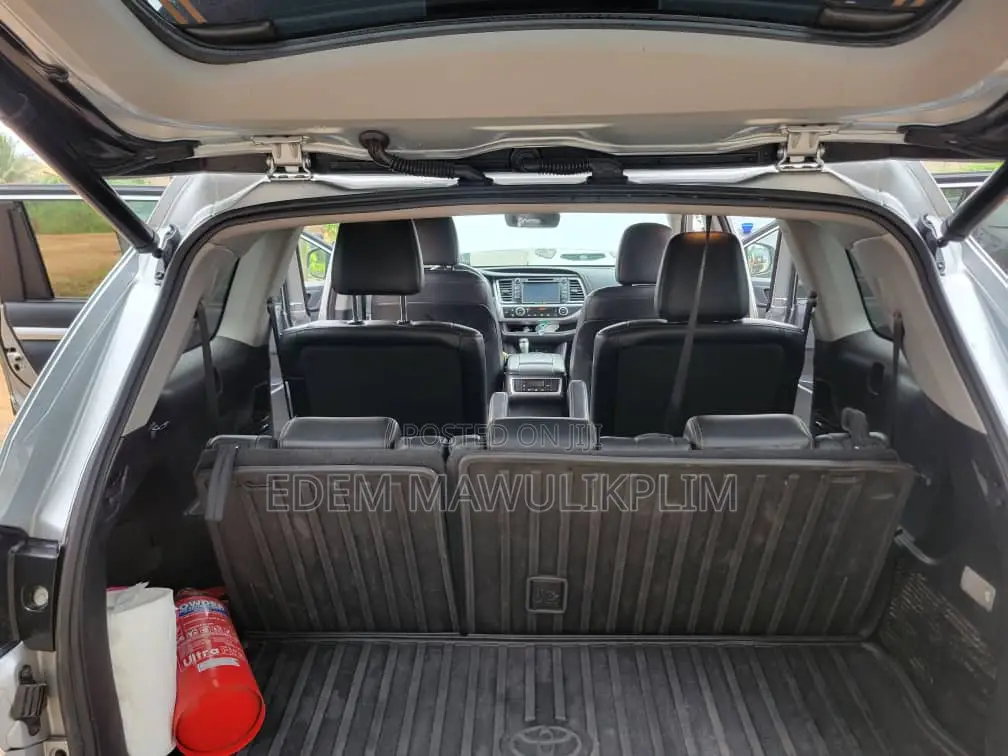 Toyota Highlander XLE 4x4 V6 (3.5L 6cyl 8A) 2017 Silver