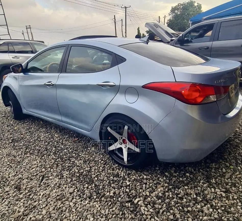 Hyundai Elantra Limited Sedan FWD (1.8L 4cyl 6A) 2013 Blue