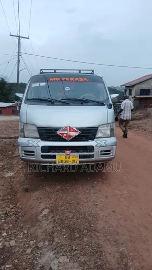 Nissan Caravan (Urvan) 2011 Silver
