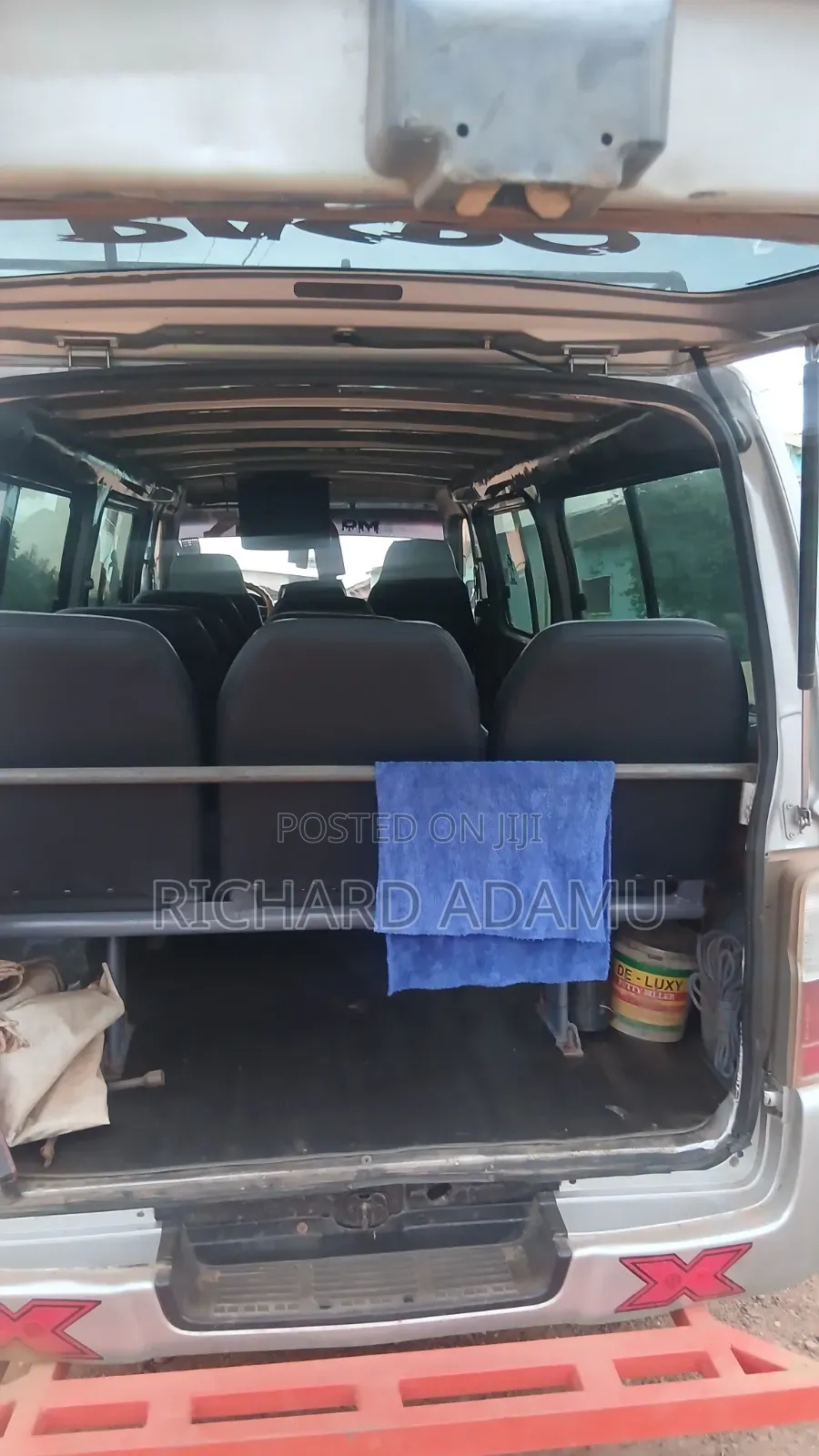 Nissan Caravan (Urvan) 2011 Silver