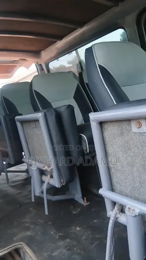 Nissan Caravan (Urvan) 2011 Silver