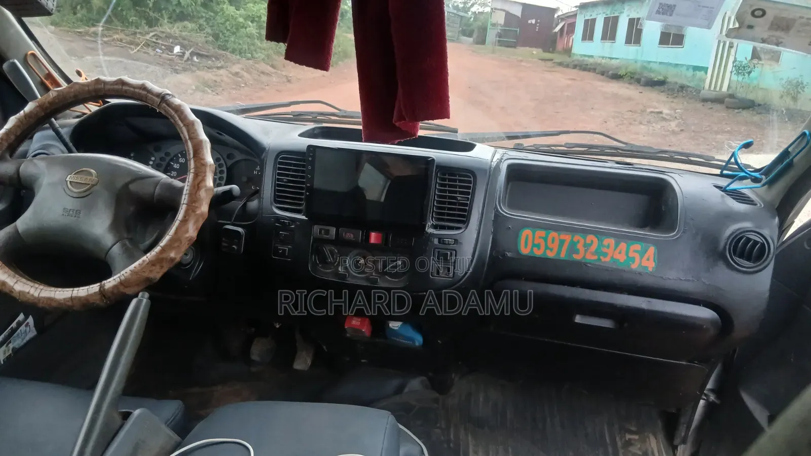 Nissan Caravan (Urvan) 2011 Silver