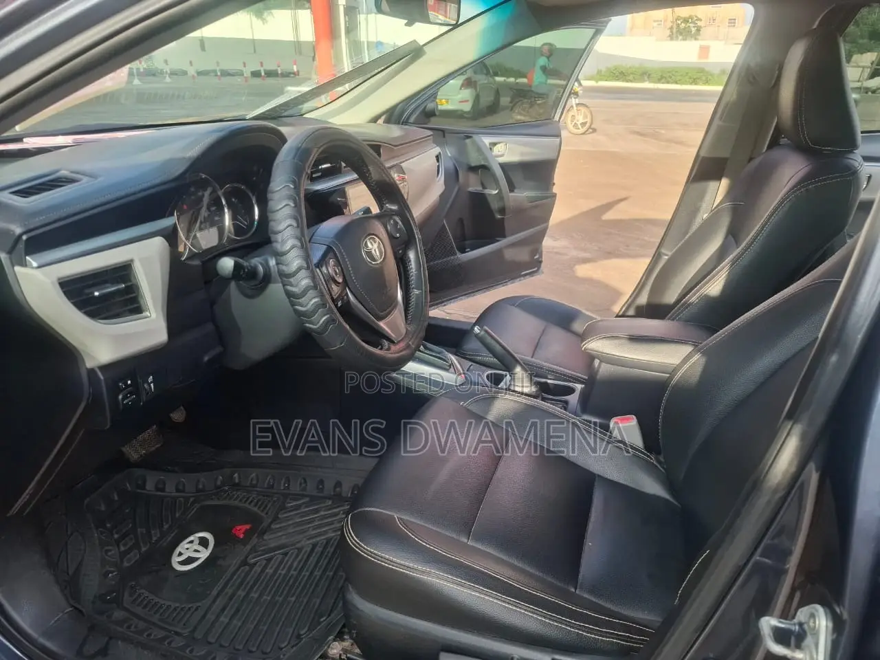 Toyota Corolla LE Premium 4dr Sedan (1.8L 4cyl CVT) 2016 Gray