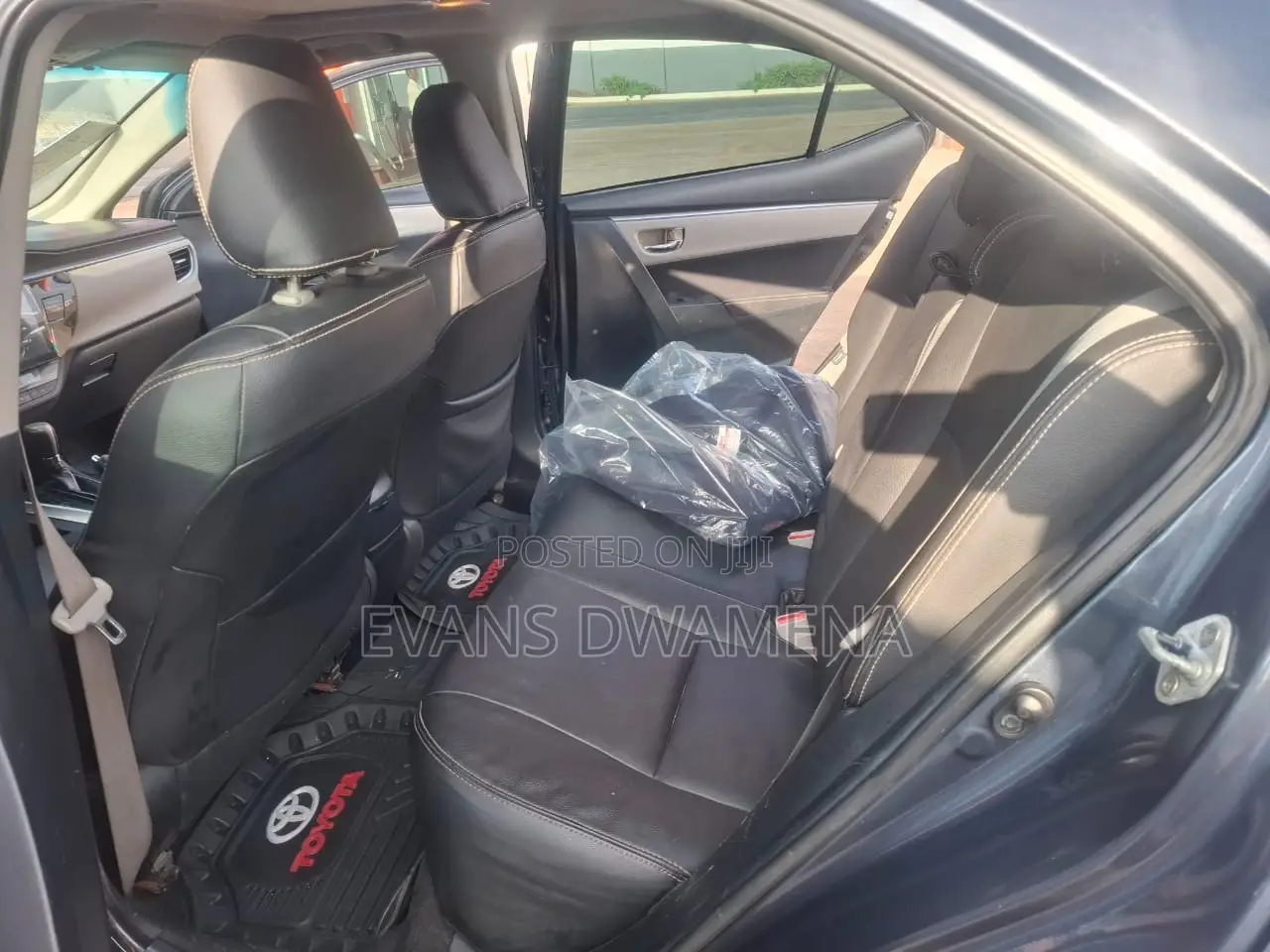 Toyota Corolla LE Premium 4dr Sedan (1.8L 4cyl CVT) 2016 Gray