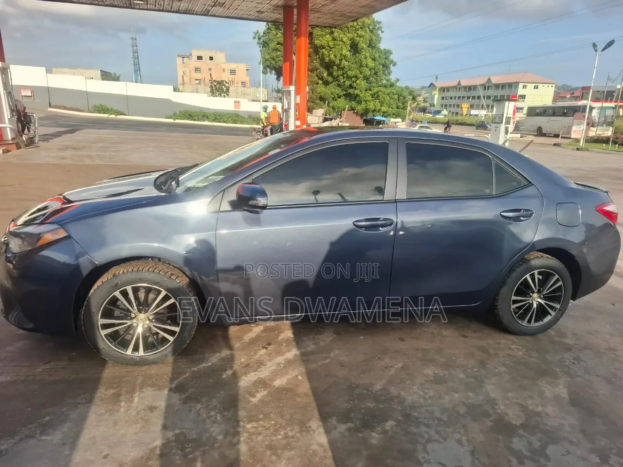 Toyota Corolla LE Premium 4dr Sedan (1.8L 4cyl CVT) 2016 Gray
