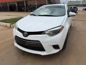 Toyota Corolla LE 4dr Sedan (1.8L 4cyl CVT) 2016 White