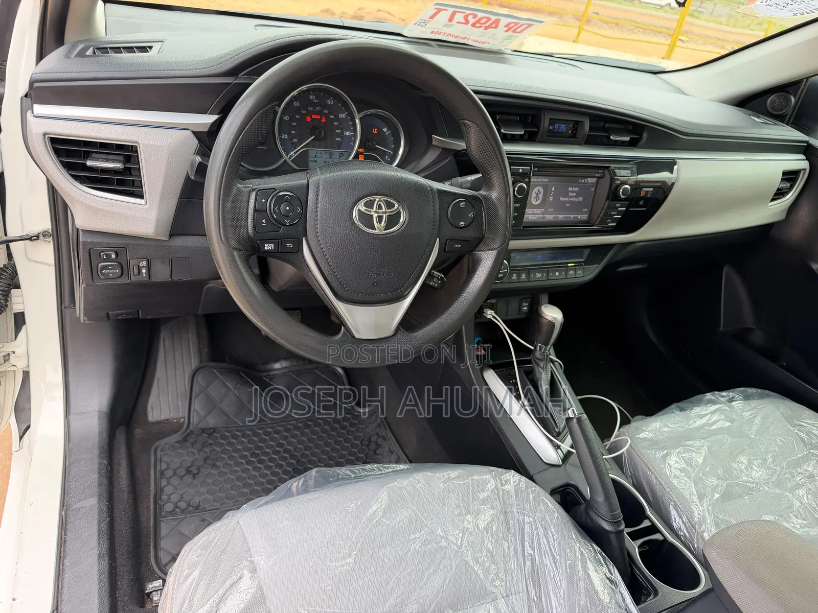 Toyota Corolla LE 4dr Sedan (1.8L 4cyl CVT) 2016 White