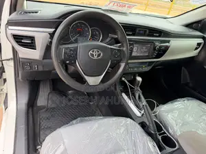 Toyota Corolla LE 4dr Sedan (1.8L 4cyl CVT) 2016 White