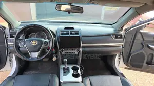 Toyota Camry SE 4dr Sedan (2.5L 4cyl 6A) 2013 White