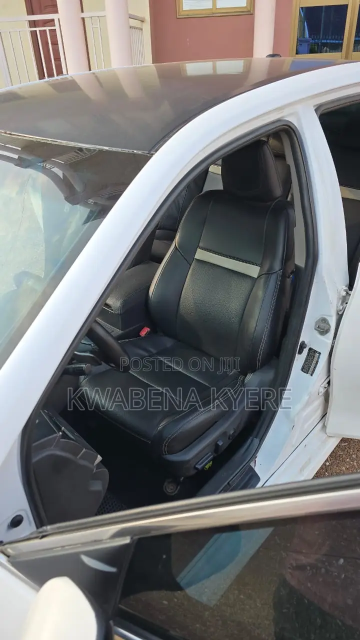 Toyota Camry SE 4dr Sedan (2.5L 4cyl 6A) 2013 White