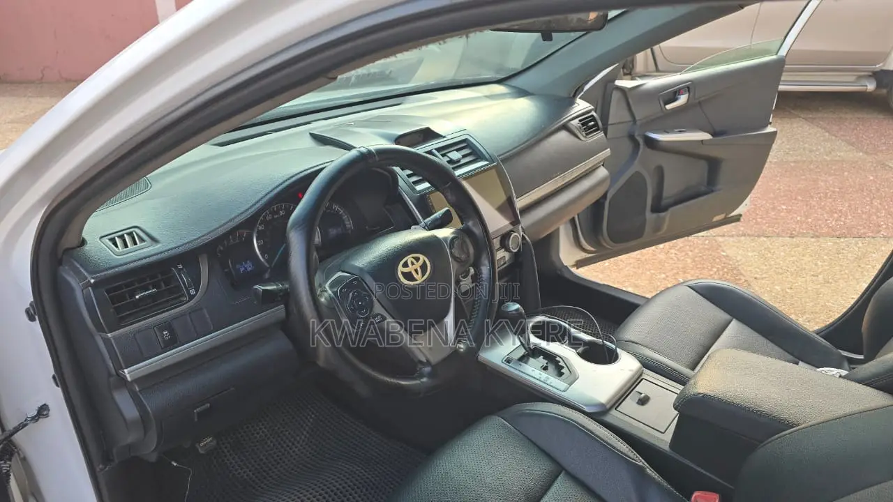 Toyota Camry SE 4dr Sedan (2.5L 4cyl 6A) 2013 White