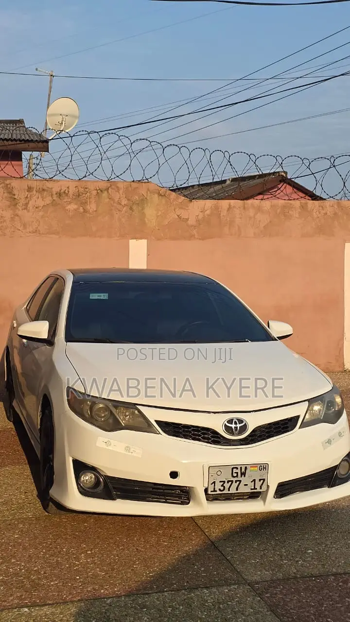 Toyota Camry SE 4dr Sedan (2.5L 4cyl 6A) 2013 White