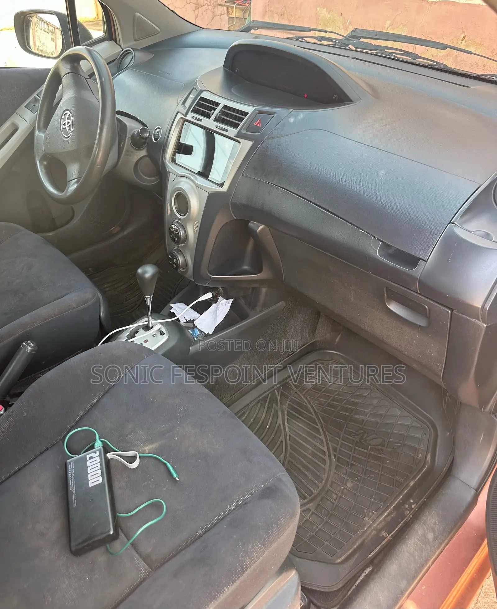 Toyota Vitz 1.3 FWD 5dr 2010 Brown